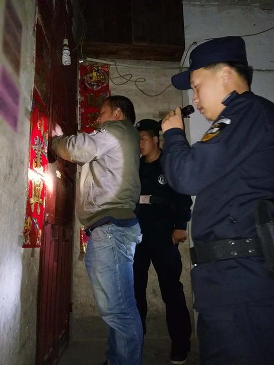 新竹粗心妈妈误将幼女锁家中 